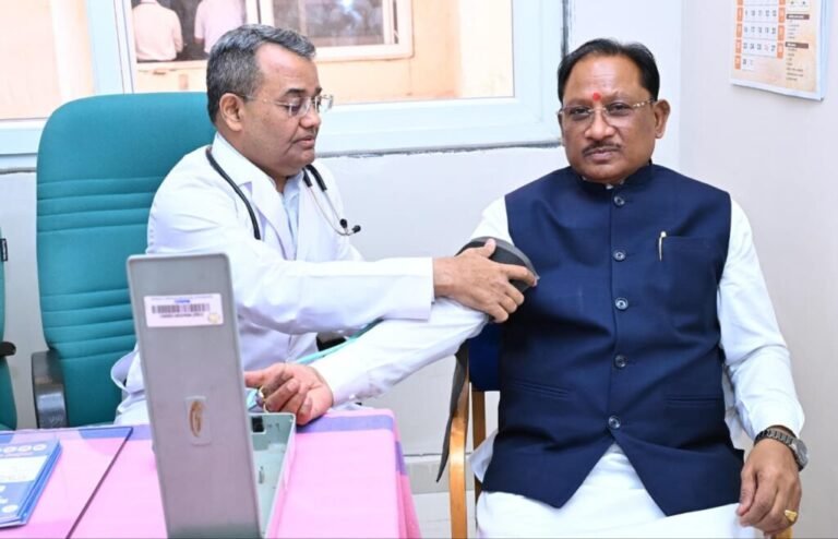 स्वास्थ्य के प्रति जागरूकता का संदेश: मुख्यमंत्री साय ने विधानसभा परिसर में तीन दिवसीय स्वास्थ्य शिविर का किया शुभारंभ