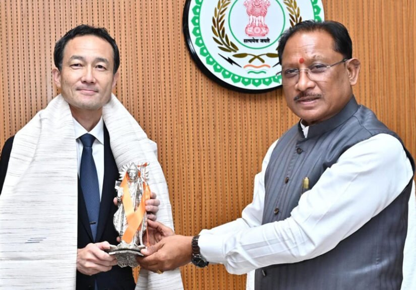 मुख्यमंत्री विष्णु देव साय से जापान दूतावास के राजनीतिक मामलों के मंत्री आबे नोरिआकि ने की सौजन्य मुलाकात