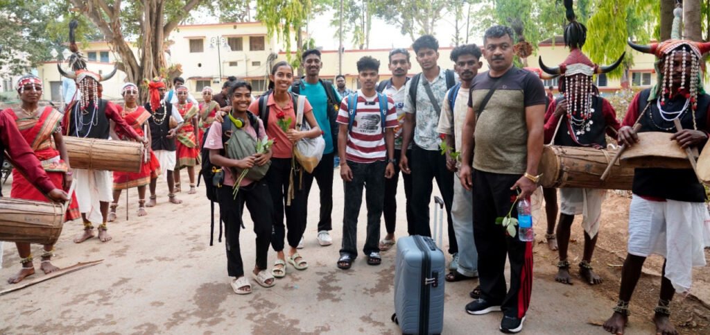खेलो इंडिया ट्रायबल गेम्स : केरल की एथलेटिक्स टीम पहुंची जगदलपुर, पारंपरिक लोकनृत्य से हुआ भव्य स्वागत