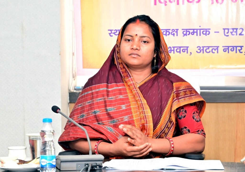 महिलाओं को आर्थिक रूप से स्वावलंबी बनाने के लिए महिला कोष की योजनाओं का विस्तार जरूरी : मंत्री लक्ष्मी राजवाड़े