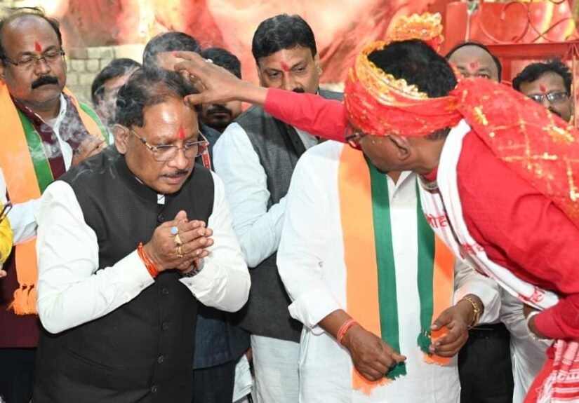 मुख्यमंत्री ने कुदरगढ़ी माता मंदिर में पूजा-अर्चना कर की प्रदेशवासियों की सुख-समृद्धि की कामना