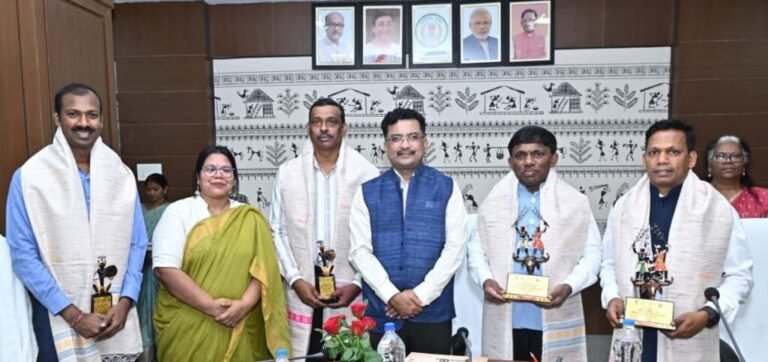 गोवा के मंत्री डॉ. रमेश तावड़कर ने देखी छत्तीसगढ़ की जनजातीय गौरव की झलक