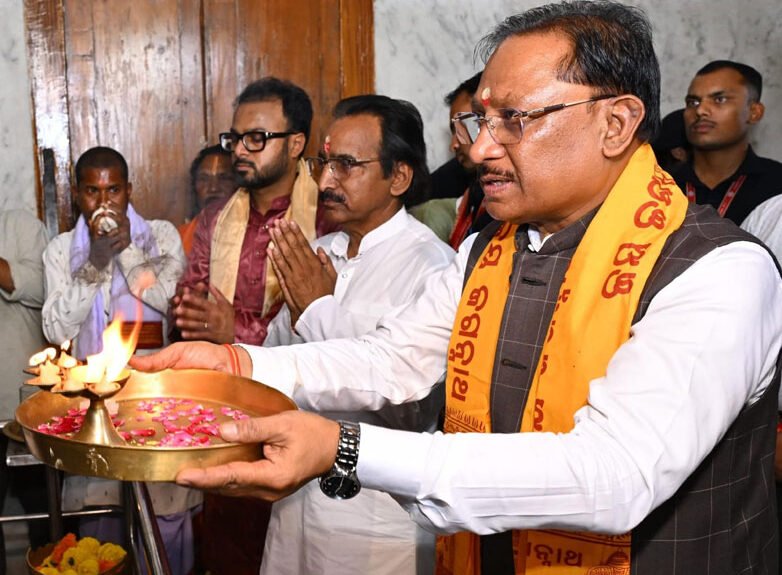 मुख्यमंत्री विष्णु देव साय ने जगन्नाथ मंदिर में की पूजा-अर्चना