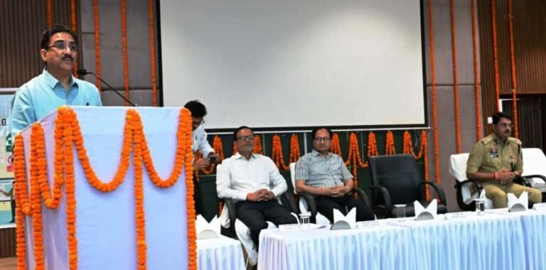 श्रमिकों की सुरक्षा सुनिश्चित करना उद्योगों की जिम्मेदारी: संभागायुक्त