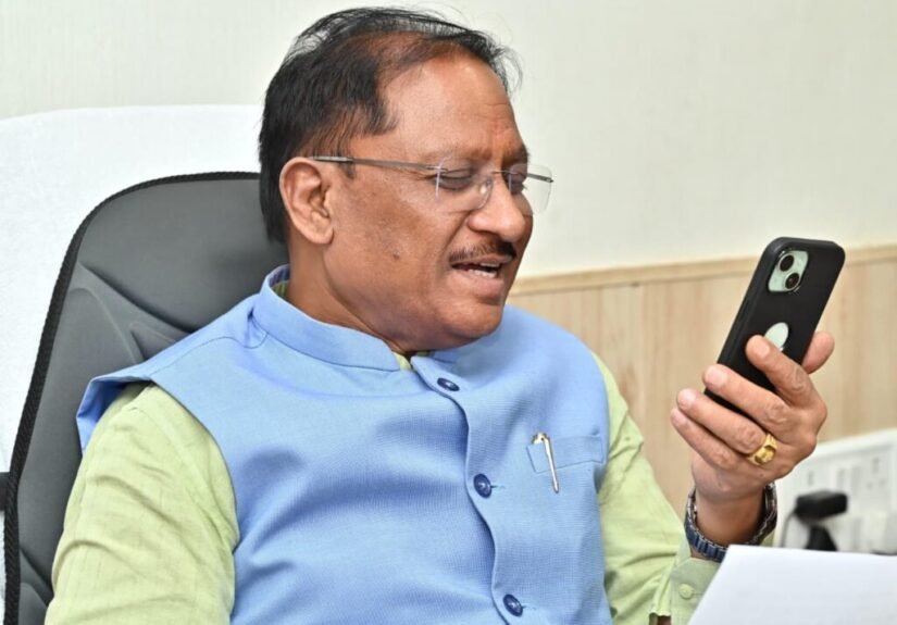 यूपीएससी सिविल सेवा परीक्षा में सफल प्रदेश के अभ्यर्थियों को मुख्यमंत्री ने वीडियो कॉल के जरिए दी बधाई