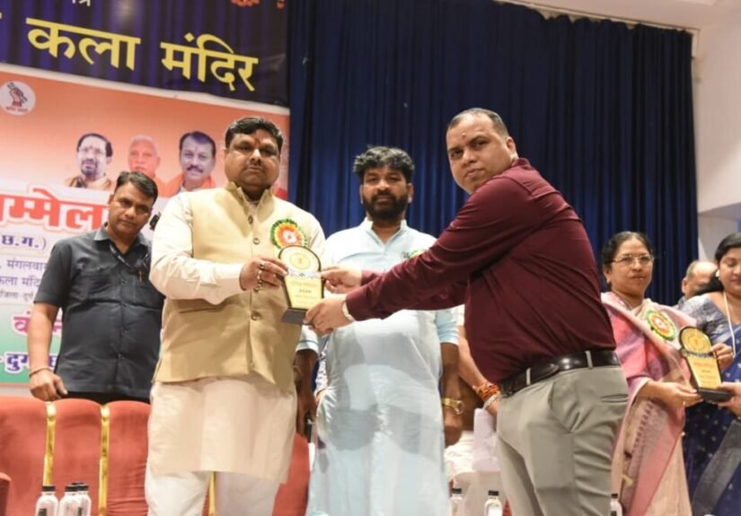 श्रमिक सम्मेलन का हुआ आयोजन, विभिन्न योजनाओं के माध्यम से श्रमिक परिवारों को मिल रही आर्थिक सहायता -स्कूल शिक्षा मंत्री यादव