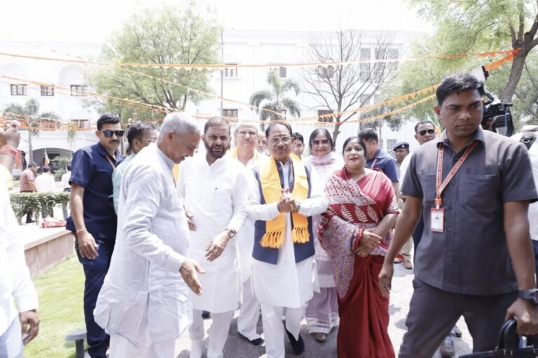 मुख्यमंत्री साय ने किया कुशाभाऊ ठाकरे परिसर में ध्वजारोहण