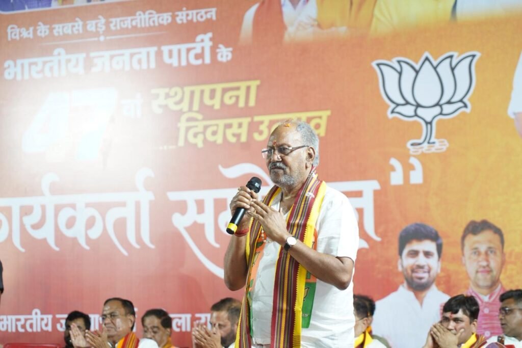 कार्यकर्ता सम्मेलन में बृजमोहन – “कार्यकर्ताओं के दम पर ही बनते हैं मुख्यमंत्री, मंत्री, सांसद और विधायक”