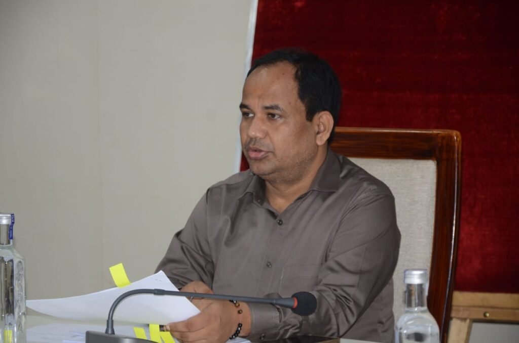 कलेक्टर ने समय-सीमा बैठक ली – कॉल सेंटर, ई – आफिस, बायोमैट्रिक अटेंडेंस, लंबित राजस्व प्रकरणों और डीईएएफ एवं निष्क्रिय खातों की विस्तृत समीक्षा