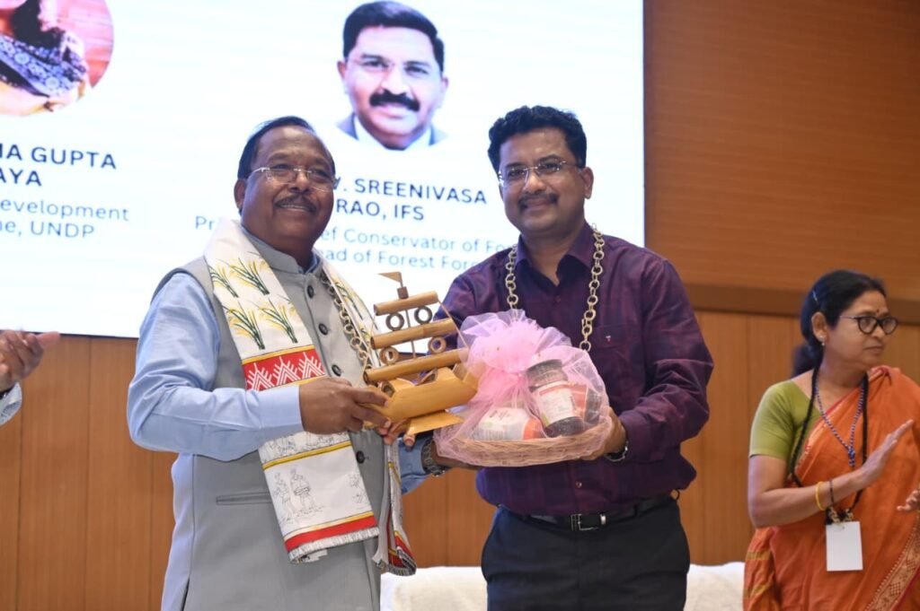 प्रकृति में जनजातीयों की अटूट आस्था, देवी-देवताओं के वास से जल जंगल का हो रहा संरक्षण व संवर्धन : मंत्री रामविचार नेताम