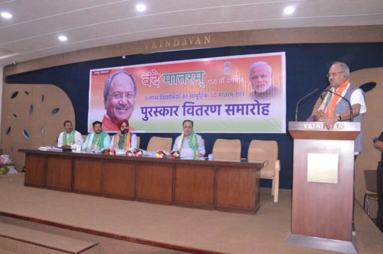 अब देश के लिए मरने की नहीं, बल्कि अच्छा कार्य करते हुए देश के लिए जीने की जरूरत: सांसद बृजमोहन