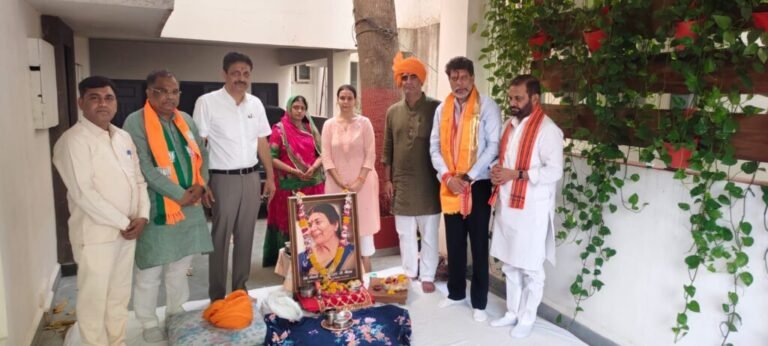 भाजपा प्रदेश अध्यक्ष किरण देव ने कैलाश कुँवर चौहान को श्रद्धांजलि दी