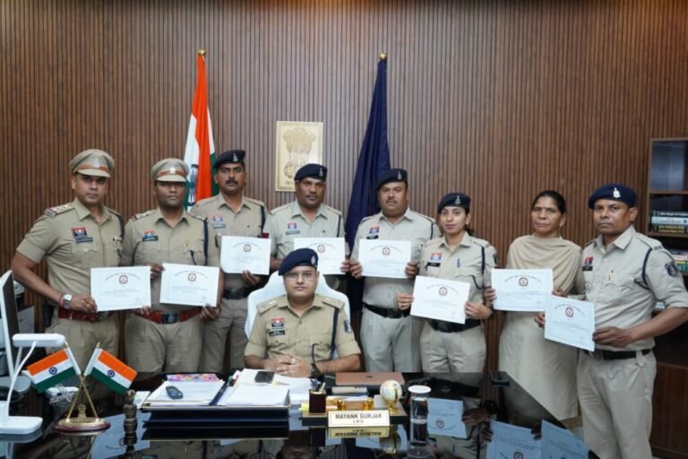 नॉर्थ जोन में उत्कृष्ट कार्य करने वाले पुलिस अधिकारी-कर्मचारी “कॉप ऑफ द मंथ” से सम्मानित