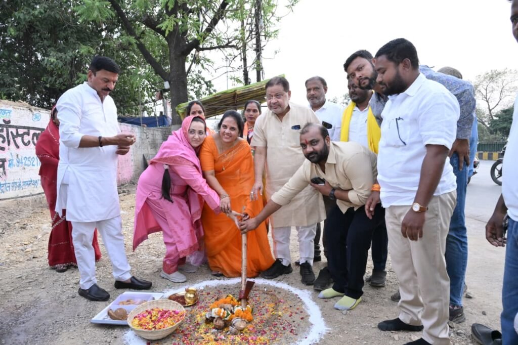 विधायक सुनील सोनी और महापौर मीनल चौबे ने लगभग 90 लाख रूपये के नवीन विकास कार्यों का भूमिपूजन किया