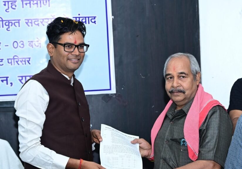 केलो विहार के पात्र हितग्राहियों को मिला मालिकाना हक, वित्त मंत्री ओ.पी. चौधरी ने किया संवाद और पट्टा वितरण