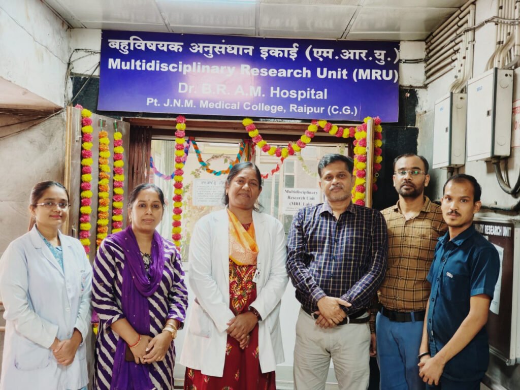 पं. नेहरू चिकित्सा महाविद्यालय एवं अम्बेडकर अस्पताल रायपुर की बड़ी उपलब्धि: सिकल सेल डायग्नोस्टिक किट राष्ट्रीय मंच पर प्रदर्शित होगी