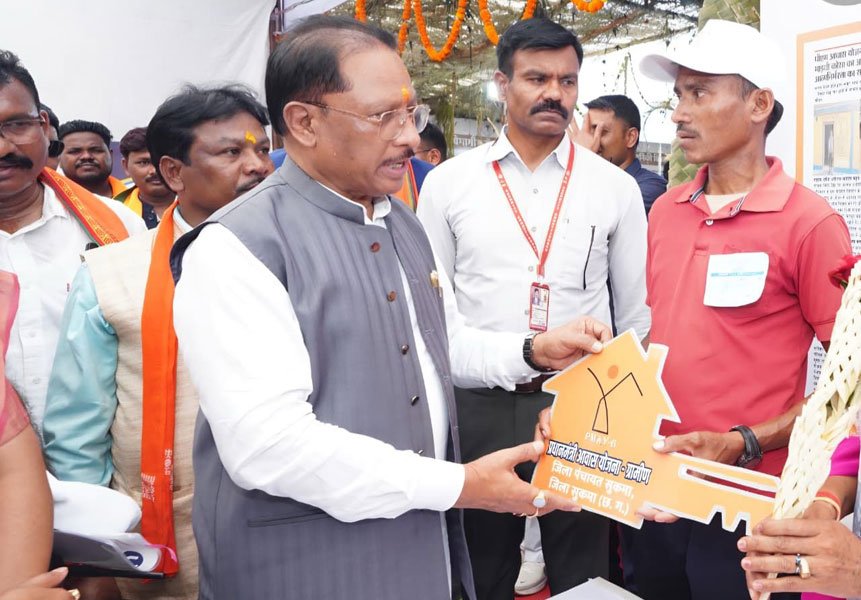 सिलगेर के माड़वी कोसा ने अपने हाथों से बनाया अपना घर, मुख्यमंत्री ने सौंपी खुशियों की चाबी