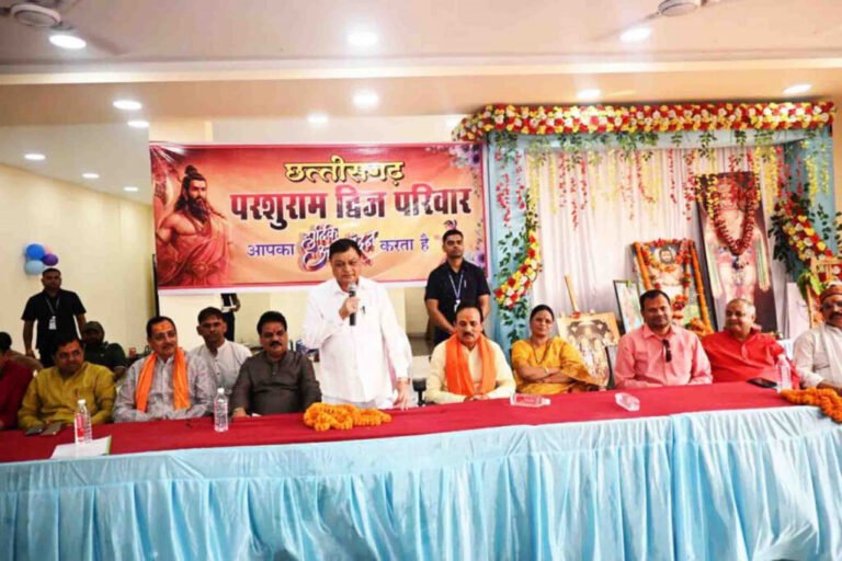 परशुराम द्विज परिवार व सर्वब्राम्हण समाज के परशुराम जयंती समारोह में पहुंचे उद्योग मंत्री व महापौर, दी अनेक सौगातें