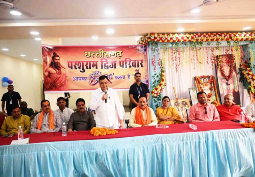 परशुराम द्विज परिवार व सर्वब्राम्हण समाज के परशुराम जयंती समारोह में पहुंचे उद्योग मंत्री व महापौर, दी अनेक सौगातें