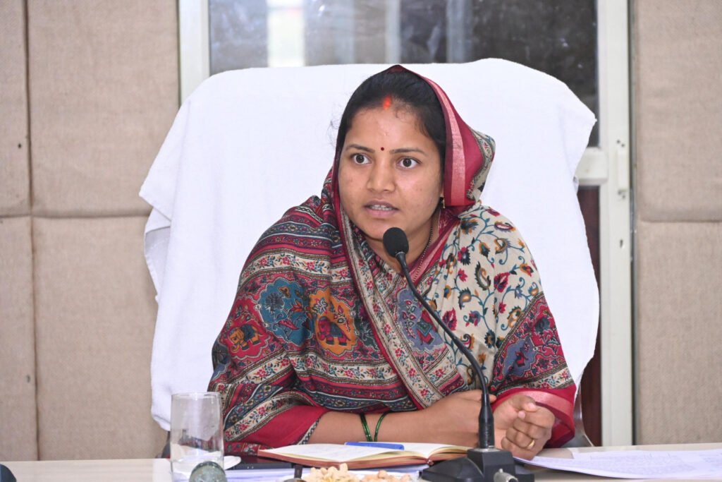 साड़ी गुणवत्ता पर सरकार सख्त,मंत्री राजवाड़े के निर्देश पर जांच तेज