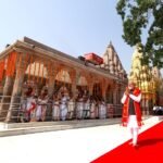 प्रधानमंत्री ने बाबा विश्वनाथ मंदिर में दर्शन और पूजा-अर्चना की; समस्‍त देशवासियों के समृद्धि और अच्छे स्वास्थ्य के लिए प्रार्थना की