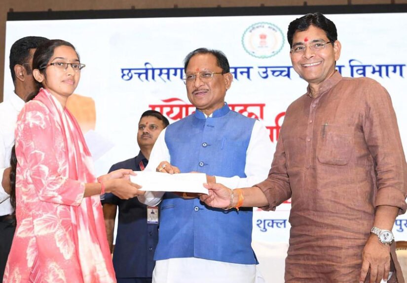 युवाओं के उज्ज्वल भविष्य के लिए सरकार पूर्णतः प्रतिबद्ध : मुख्यमंत्री विष्णु देव साय