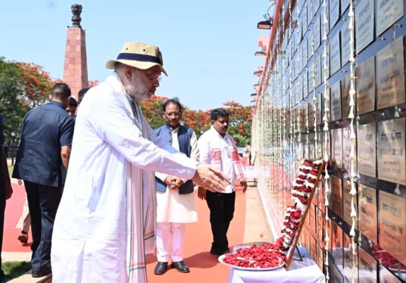केंद्रीय गृहमंत्री अमित शाह ने अमर वाटिका में शहीदों को दी श्रद्धांजलि, परिजनों से की आत्मीय मुलाकात