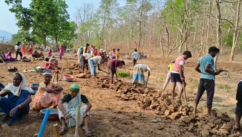 महात्मा गांधी नरेगा अंतर्गत 2588 निर्माण कार्यों से ग्रामीणों को मिल रहा रोजगार