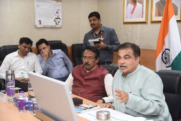 केंद्रीय मंत्री नितिन गडकरी ने असम में राष्ट्रीय राजमार्ग परियोजनाओं की प्रगति और गुणवत्ता की समीक्षा की