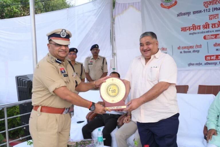 मंत्री राजेश अग्रवाल ने अंबिकापुर पुलिस ग्राउंड में अत्याधुनिक ‘नेक्स्ट जेन सीजी डायल-112 सेवा’ और मोबाइल फॉरेंसिक वैन का किया शुभारंभ
