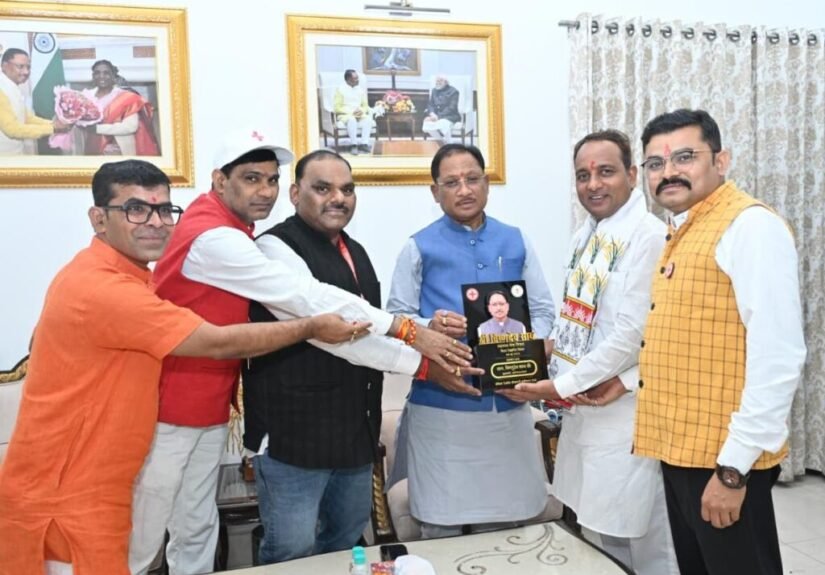 मुख्यमंत्री विष्णु देव साय से भारतीय रेडक्रास सोसायटी के पदाधिकारियों ने की सौजन्य भेंट
