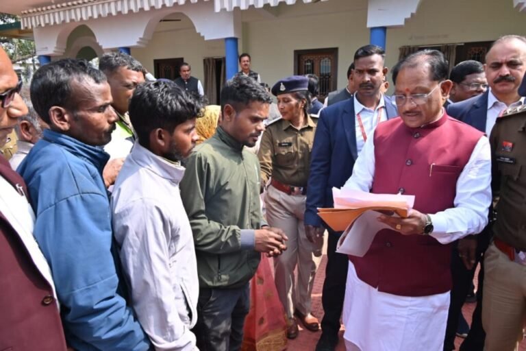 भीषण गर्मी में राहत: सुखबासुपारा में नलकूप खनन से दूर हुई पेयजल समस्या, ग्रामीणों ने मुख्यमंत्री का जताया आभार
