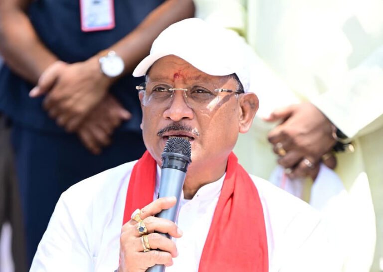 आम की छांव में बदले सपनों के मायने: मुख्यमंत्री ने कहा अब करोड़पति दीदी बनने की सोचिए