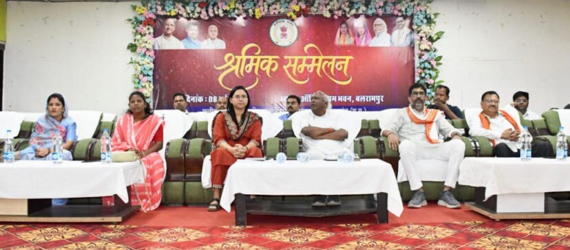 श्रमिकों के सम्मान से सशक्त हो रहा छत्तीसगढ़ : योजनाओं का विस्तार और जमीनी असर