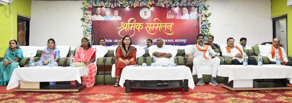 श्रमिकों के सम्मान से सशक्त हो रहा छत्तीसगढ़ : योजनाओं का विस्तार और जमीनी असर