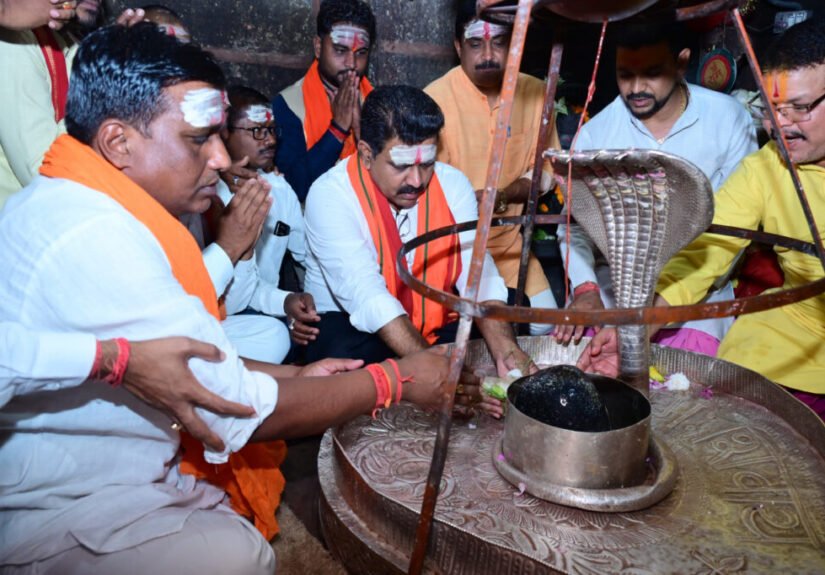 ’उप मुख्यमंत्री विजय शर्मा ने भोरमदेव मंदिर में की पूजा अर्चना’