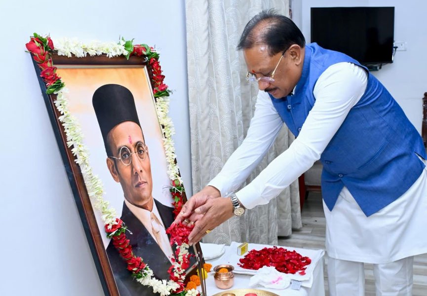 मुख्यमंत्री ने स्वातंत्र्यवीर विनायक दामोदर सावरकर की जयंती पर उन्हें किया नमन
