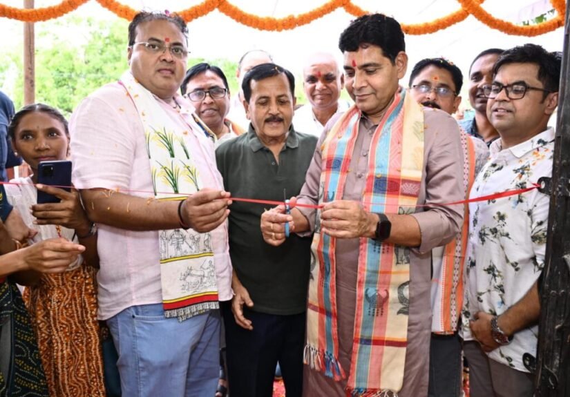 हर वर्ग की खुशहाली के लिए प्रतिबद्ध है सरकार, तेज गति से दौड़ रहा है छत्तीसगढ़ का विकास: मंत्री टंक राम वर्मा