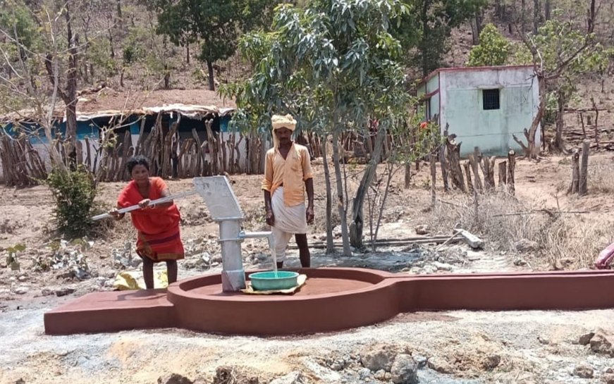 पानी की समस्या से मिली राहत, बैगा बसाहट कोहकाझोरी में स्थापित हुआ नया हैंडपंप
