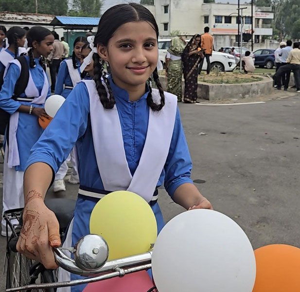 सरस्वती साइकिल योजना से वैष्णवी के सपनों को मिली नई उड़ान
