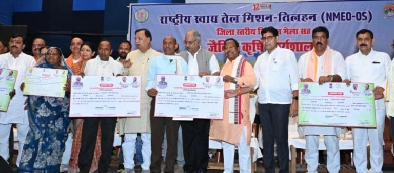 भावी पीढ़ी के स्वास्थ्य के लिए रासायनिक खाद छोड़ अपनानी होगी जैविक खेती: कृषि मंत्री रामविचार नेताम