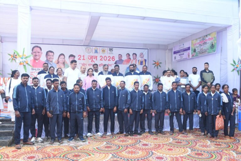 कोंडागांव में अंतर्राष्ट्रीय योग दिवस मुख्यधारा में लौट रहे पुनर्वासित व्यक्तियों ने किया सामूहिक योगाभ्यास, लिया संकल्प