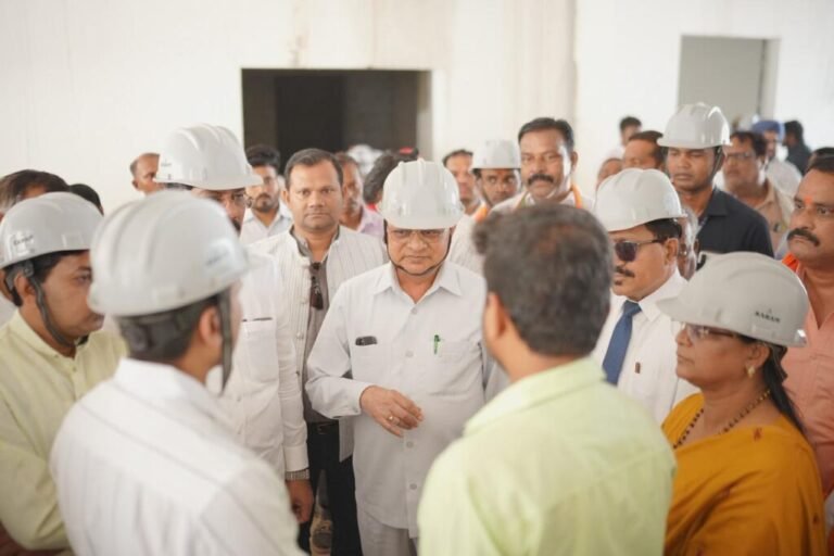 वाणिज्य उद्योग एंव श्रम मंत्री लखनलाल देवांगन ने निर्माणाधीन मेडिकल कॉलेज का किया निरीक्षण
