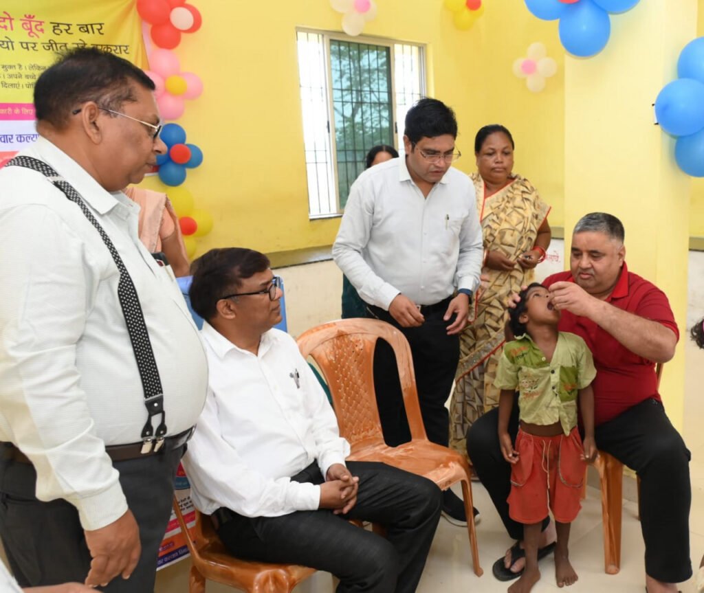हर बच्चे तक पहुंचे पोलियो की सुरक्षा का कवच: पर्यटन एवं संस्कृति मंत्री राजेश अग्रवाल ने पिलाई जीवनरक्षक खुराक