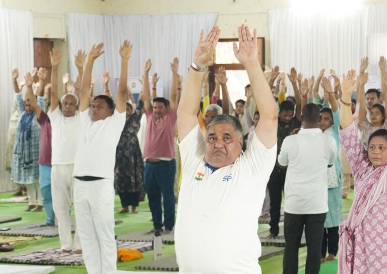 करें योग रहें निरोग – पर्यटन एवं संस्कृति मंत्री राजेश अग्रवाल