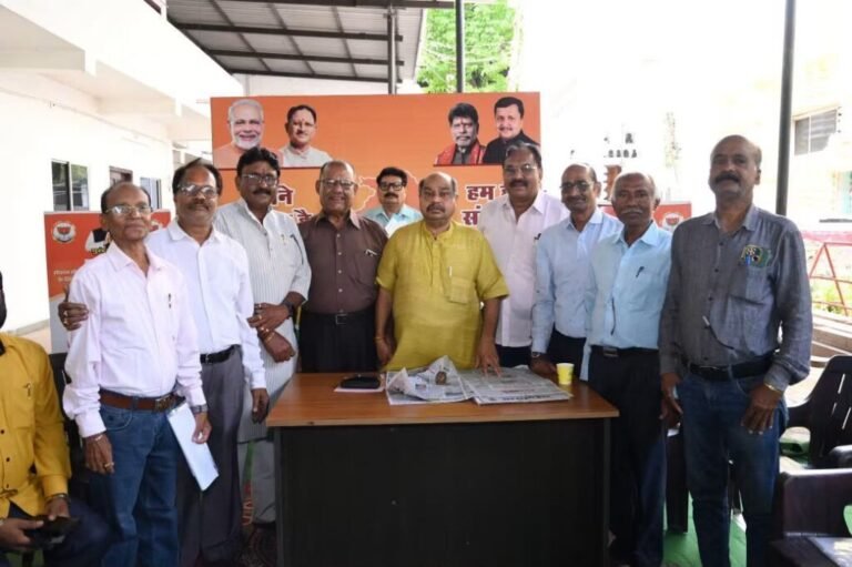 छत्तीसगढ़ अधिकारी–कर्मचारी पेंशनर्स एसोसिएशन ने विधायक पुरन्दर मिश्रा से की सौजन्य भेंट, विभिन्न समसामयिक विषयों पर हुई सार्थक चर्चा