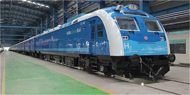 भारत की पहली हाइड्रोजन फ्यूल सेल ट्रेन लगभग 2,600 यात्रियों की क्षमता के साथ सतत रेल परिवहन को फिर से परिभाषित कर रही है