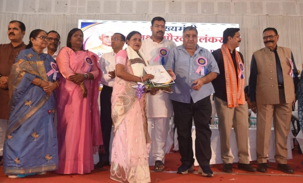 शिक्षा ही सफलता का मूल मंत्र है, कोई भी बच्चा शिक्षा से वंचित न रहे — पर्यटन मंत्री राजेश अग्रवाल
