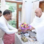 गुरु पूर्णिमा पर मुख्यमंत्री ने अघोर गुरु पीठ बनोरा में किए गुरु दर्शन, बाबा प्रियदर्शी राम से लिया आशीर्वाद