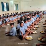 भैरमगढ़ में सामाजिक सहभागिता की अनूठी पहल, पीएम पोषण योजना के तहत बच्चों को मिला पौष्टिक और स्वादिष्ट भोजन